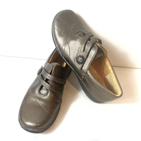 Clarks Artisan Shoe Womens 8.5M Metallic Bronze Leather Comfort Casual Snap Flat - Picture 1 of 10